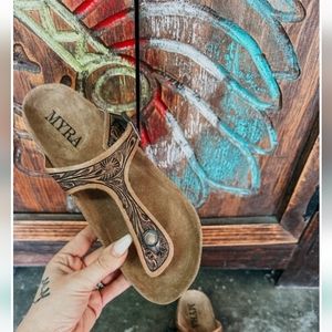 Myra sandals